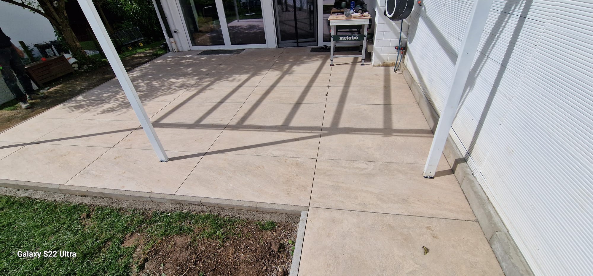 Terrasse mit Feinsteinzeug – Vorher