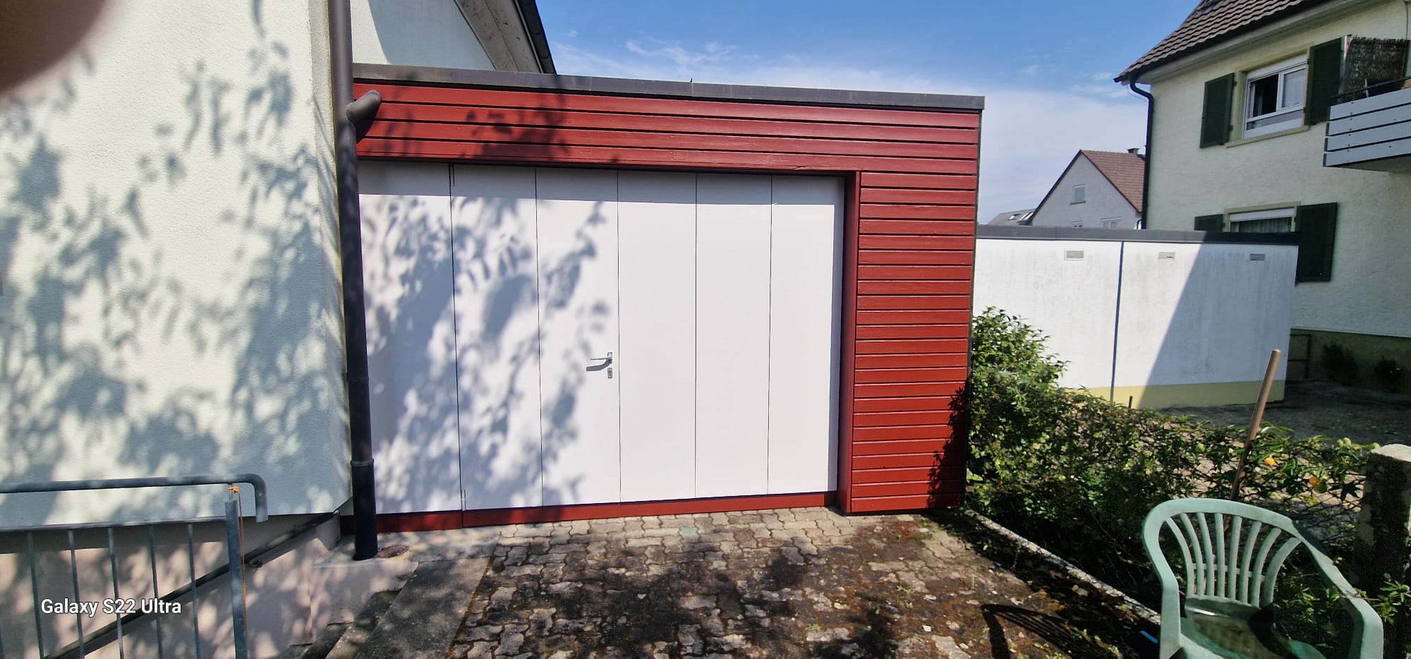 Garage mit Holzverkleidung – Während