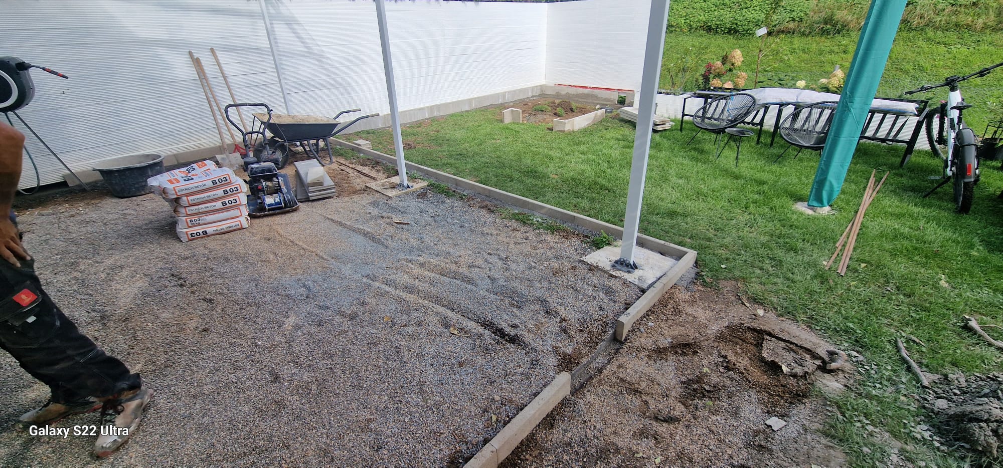 Terrasse mit Pflaster – Während