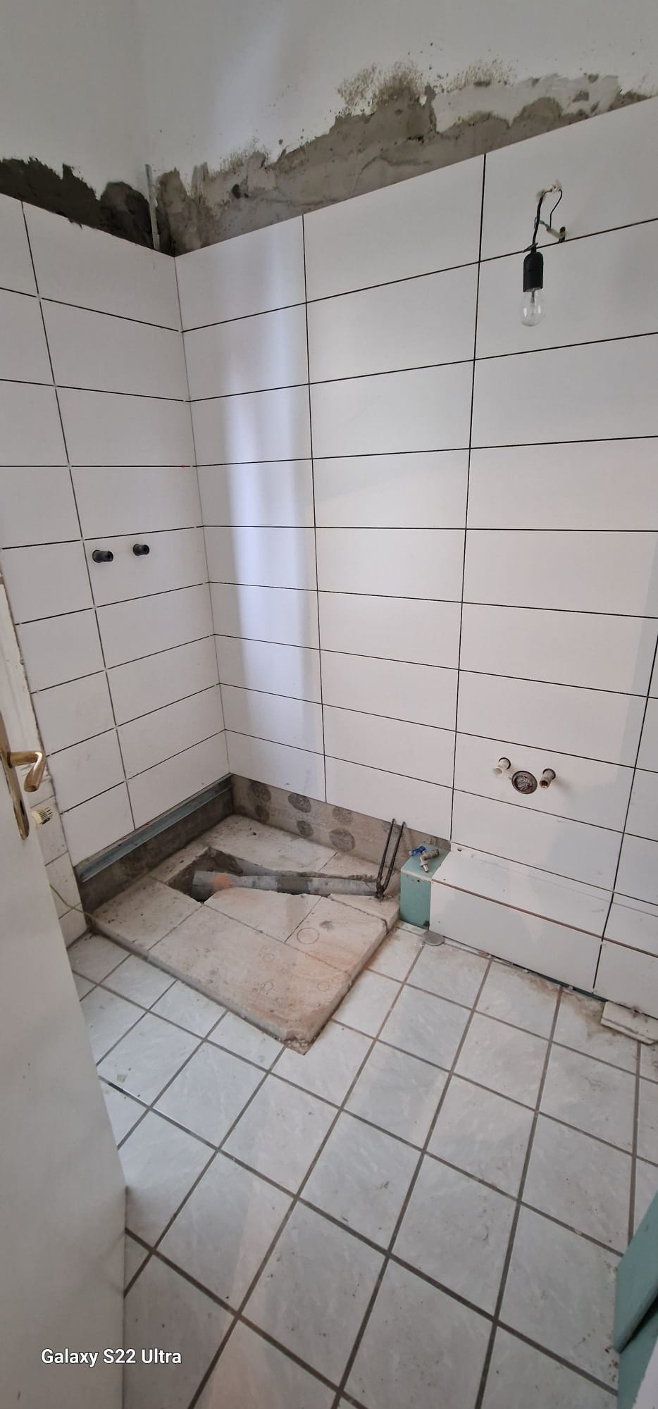 Komplettes Bad — neu gefliest – Während